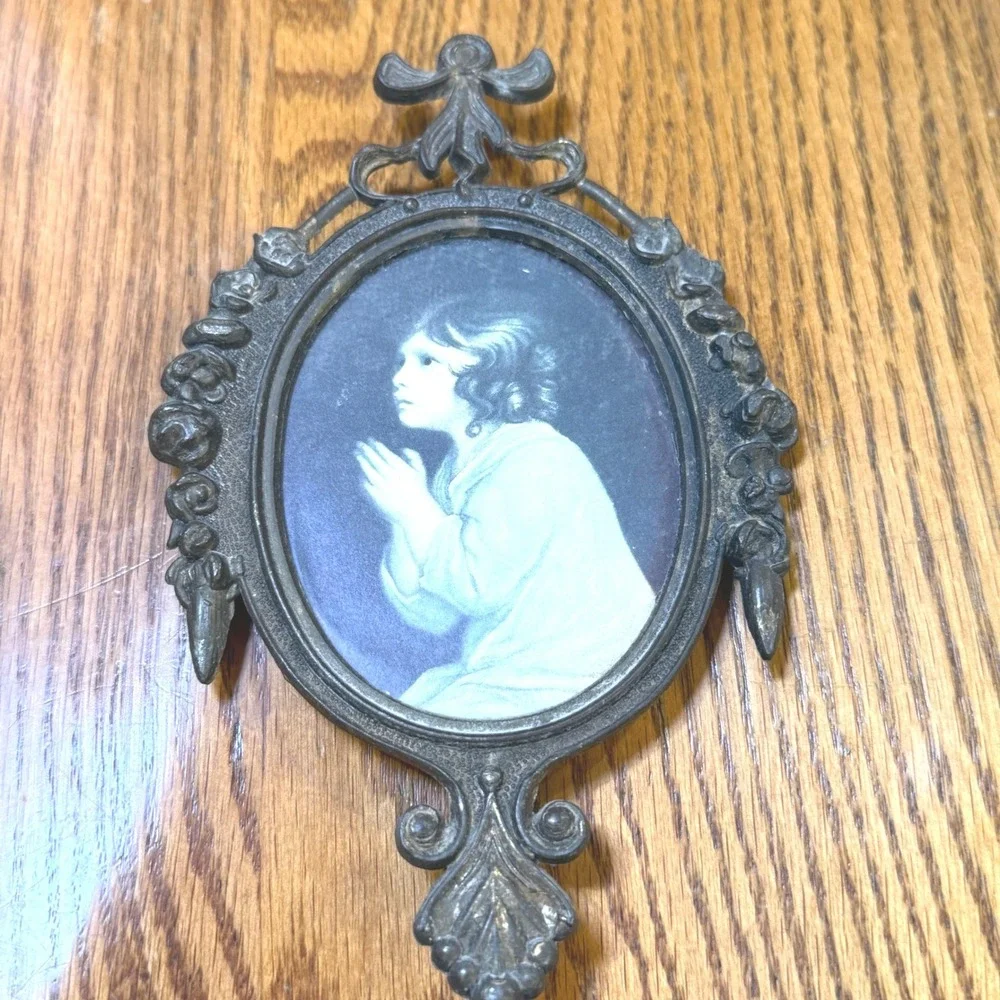 Vintage Made in Italy Ornate Metal Oval Frame Praying Child Infant Samuel Art